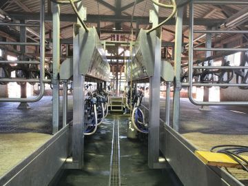 丹波酪農ヘルパー利用組合(株式会社 京都協同管理)-1