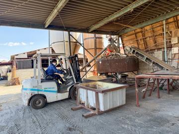 有限会社阿波キャトル-5