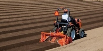 国内の大手農機メーカー「クボタ」グループ企業が、農業機械の営業・技術スタッフを募集！各種手当も充実する大手企業の安定経営のもと、キャリアアップに挑戦できます☆
