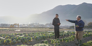 畑で育てた野菜が、自社レストランの一皿へ。由布院にて有機栽培で野菜を生産する農園で、スタッフを増員募集！100～150品目もの野菜生産や観光案内に携われます。